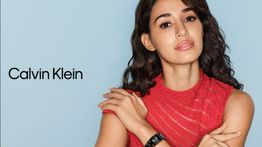 Artis Bollywood Disha Patani Terlihat Memesona dengan Jam Tangan Calvin Klein