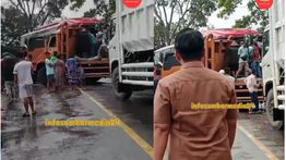 Kecelakaan Mengerikan Bus Hantam Truk di Solok, Sampai Ringsek