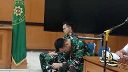 Tangis Oknum TNI AL Penembak Bos Rental, Minta Keringanan Hukum