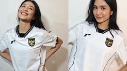 Potret Mikha Tambayong Pakai Jersey Timnas Garuda, Sampai Digeruduk Netizen