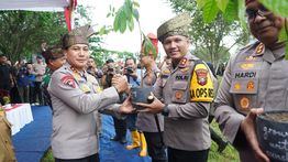 Doa Kapolda Riau Irjen Herimen Buat Rocky Gerung yang Lagi Ultah