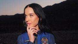 Konspirasi Kebohongan Katy Perry ke Luar Angkasa, dari Pintu Terbuka hingga Kapsul Tak Rusak