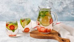 Cara Membuat Infused Water, Minuman Kekinian yang Bikin Tubuh Lebih Fit!