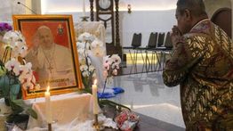 Paus Fransiskus Berpulang, Vatikan Dipadati Ribuan Umat dan Pemimpin Dunia