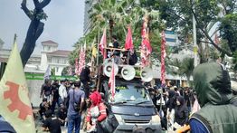 Balai Kota Jakarta Kembali Didemo Warga Kebon Sayur
