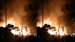 Kebakaran Mengerikan Hantam Bangunan Lapak Madura di Cikarang Timur
