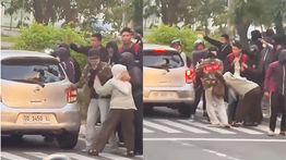 Demonstran Rusak Mobil Emak-emak di Makassar, Pemilik: Bukan Polisi, Bukan Polisi... 