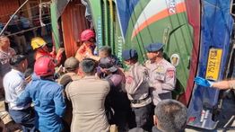 Rem Blong, Bus ALS Kecelakaan di Padang Panjang, 11 Orang Tewas