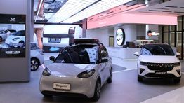 Wuling dan PT Sinar Maju Motor Resmikan Wuling AEON Deltamas Berkonsep Mall Showroom