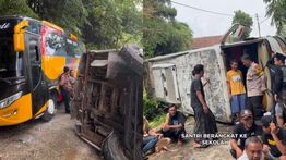 Bus Antar Jemput Santri Kecelakaan di Magelang, 19 Orang Luka-luka