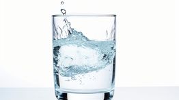 Jangan Sepelekan, Ini Manfaat Minum Air Putih yang Luar Biasa