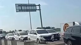 Antrean Panjang Kendaraan Terjadi di Tol Bocimi Menuju Exit Parungkuda