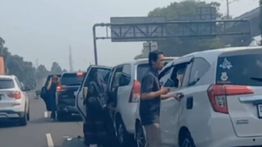Tabkaran Beruntun di Tol Padaleunyi Arah Jakarta
