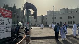 Agar Lebih Nyaman, Jemaah Lansia dan Risti Tetap di Bis saat Niat Umrah di Bir Ali