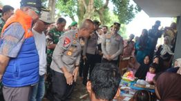 Kapolda Jabar dan Pangdam Beri Bantuan untuk Keluarga Korban Ledakan Amunisi di Garut