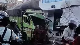 Truk Tabrak Truk di Kedunghalang Bogor, Lalin Macet