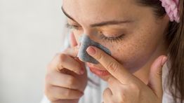 Stop Pencet Komedo! Ini Cara Bersihkan Komedo Tanpa Merusak Kulit