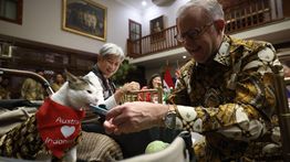 PM Australia Kasih Hadiah Spesial Buat Bobby Kertanegara