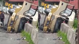 Kecelakaan Mengerikan, Mobil Isuzu EIf Ringsek Hantam Bahu Jalan Tewaskan 5 Orang di Tawangmangu
