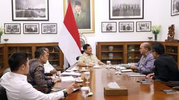 Prabowo Bahas Percepatan Hilirisasi dan Peningkatan Lifting Migas Bersama Jajaran Menteri