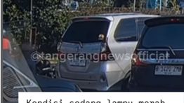 Avanza Hantam 4 Motor di Lampu Merah Jalan Letnan Soetopo Serpong