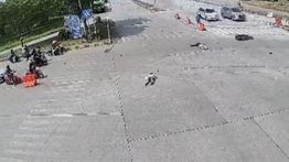 Kecelakaan Avanza Hantam Pemotor, 2 Orang Kritis di Pekalongan