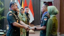 KSAD Jenderal TNI Maruli Simanjuntak Pimpin Upacara Penutupan Dikreg LXV Seskoad