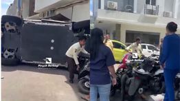Emak-emak Bawa Chery J6 Hantam Puluhan Motor Sampai Terbalik