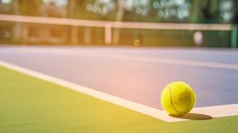Apa Bedanya Padel dan Tenis? Kenali Perbedaan Dua Olahraga Raket Ini!