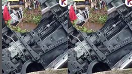 VIDEO: Mobil Terbalik Sampai Ringsek di Pesisir Selatan, Korban Luka-luka