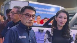 Moeldoko Dampingi Gubernur Maluku Utara, Sherly Laos Tinjau Booth Mobil Anak Bangsa di PEVS 2025