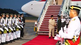 Pasukan Jajar Kehormatan Sambut Presiden Prabowo di Bandara Subang Malaysia