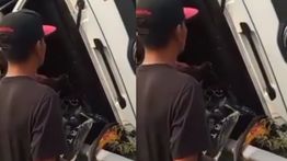 VIDEO: Kecelakaan Truk di Gerbang Tol Cibitung Sampai Ringsek