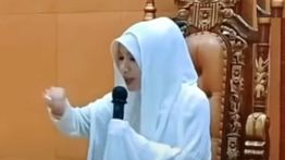 Viral! Sosok Diduga Waria Ceramah dan Dirikan Paguyuban