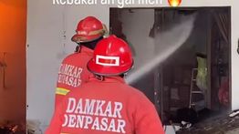 Kebakaran Garmen di Denpasar, Asap Hitam Mengepul Tinggi