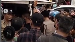 VIDEO: Warga Pondok Gede Digegerkan Penemuan Mayat di Toko Sembako