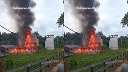 Kebakaran Mengerikan Melanda Bangunan Pasar di Kotawaringin Timur Siang Ini