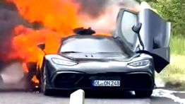 Salah Satu Hypercar Paling Ambisius di Dunia Terbakar Hingga Hangus