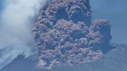 Gunung Etna di Italia Erupsi Hebat, Semburkan Lava dan Abu ke Langit Sisilia