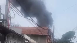 Kebakaran Hebat di Kukusan Depok, Asap Hitam Membumbung Tinggi