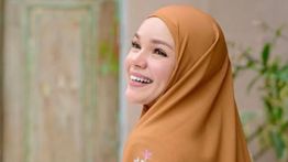 Bukan Kali Pertama, Dewi Sandra Curhat Soal Gagal Pergi Haji Furoda