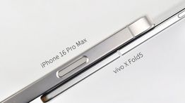 Ketebalan Vivo X Fold 5 vs iPhone 16 Pro Max: Ini Perbandingannya