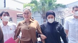Barang Bukti yang Dipakai Nikita Mirzani Jemput Uang Pemerasan Rp5 Miliar
