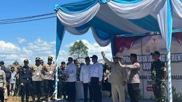Prabowo Lepas Ekspor Jagung Perdana 1.200 Ton ke Malaysia