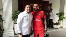 Seskab Teddy Akhirnya Foto Berdua Bareng Calvin Verdonk