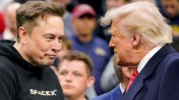 Trump Soroti Elon Musk Saat Saham Tesla Terjun Bebas