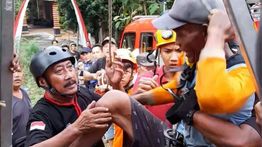 Detik-detik Evakuasi Bocah 6 Tahun di Sragen Terperosok ke Sumur Sedalam 25 Meter