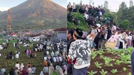 Sholat Idul Adha di Wonosobo Membludak, Jemaah Terpaksa Gelar Sajadah di Kebun Warga