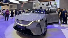 Mazda EZ-60 Curi Perhatian di Chongqing Auto Show 2025, Catat 26.000 Pemesanan