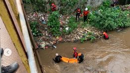 Fakta Mengerikan Balita yang Tercebur di Sungai Kalibaru Depok Ditemukan Tak Bernyawa